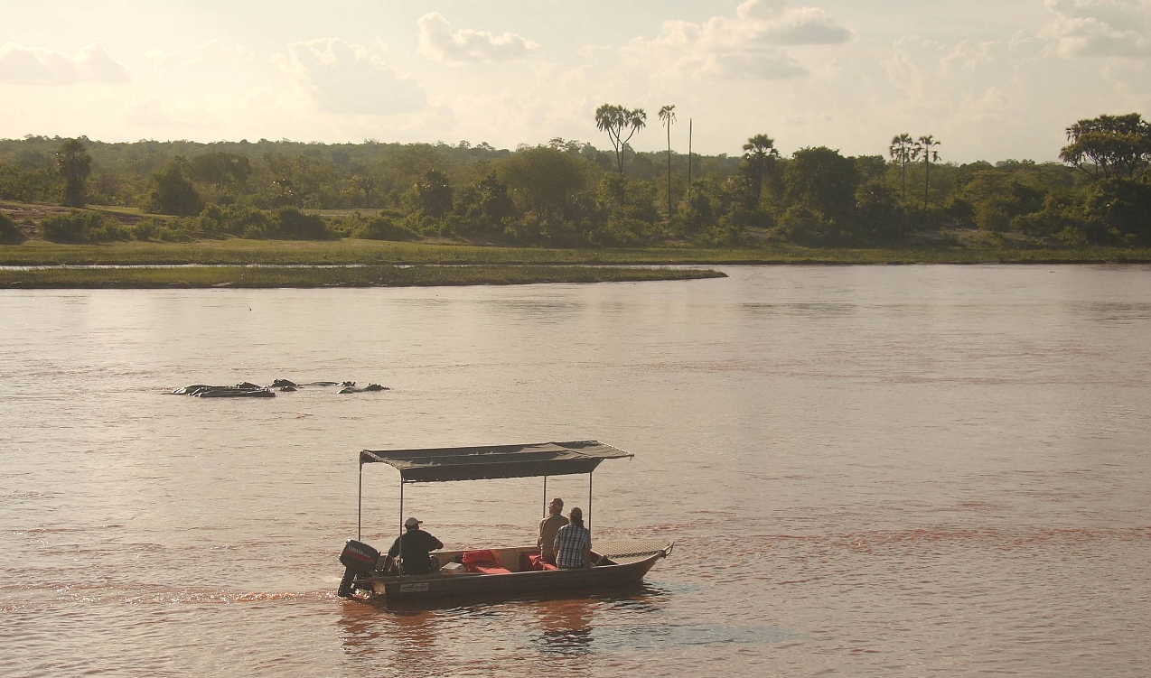 Ruaha_National_Park_Boat_on_the_River_86_1274_751shar-50brig-20_c1